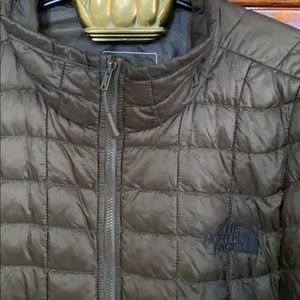 Men’s North face, deep Olive color ,L